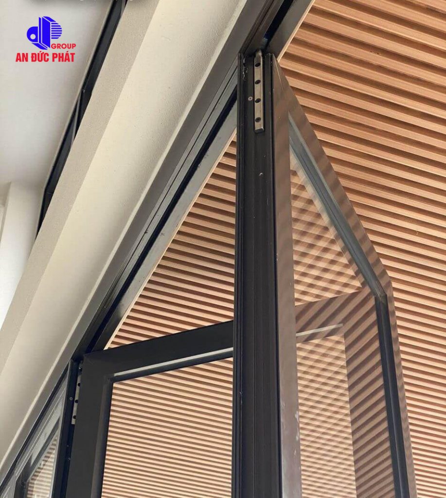 Cửa lùa xếp trượt sử dụng thanh ray trượt với bản lề 4D linh hoạt - An Đức Phát Windows